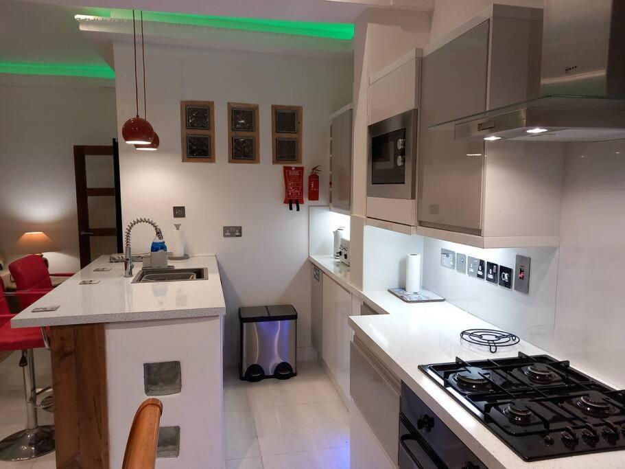 Luxury Holiday Home, Near Beach ساوثيند أون سي المظهر الخارجي الصورة