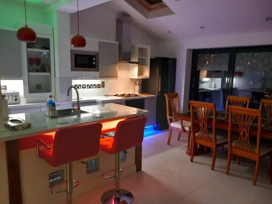 Luxury Holiday Home, Near Beach ساوثيند أون سي المظهر الخارجي الصورة