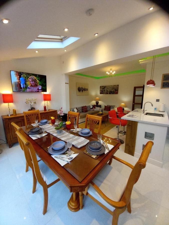 Luxury Holiday Home, Near Beach ساوثيند أون سي المظهر الخارجي الصورة