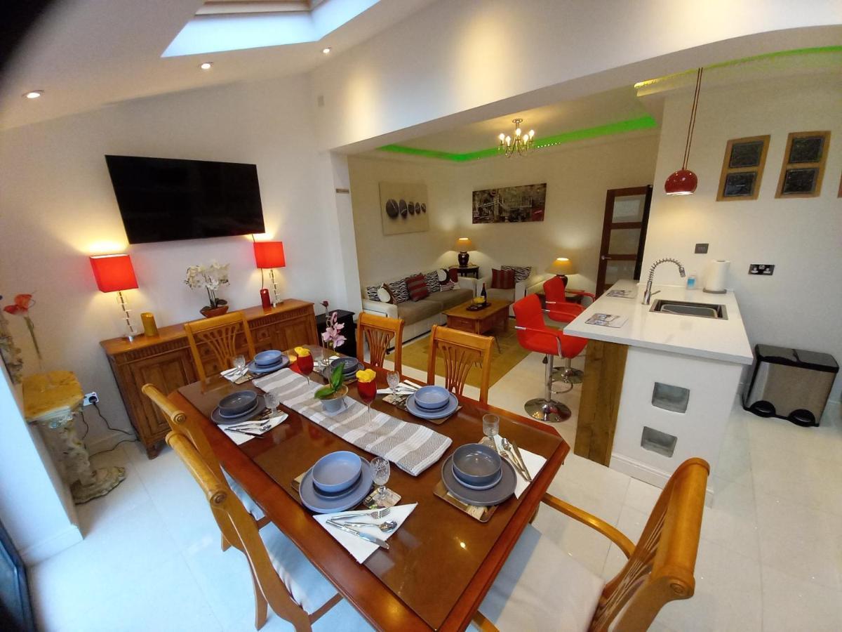 Luxury Holiday Home, Near Beach ساوثيند أون سي المظهر الخارجي الصورة