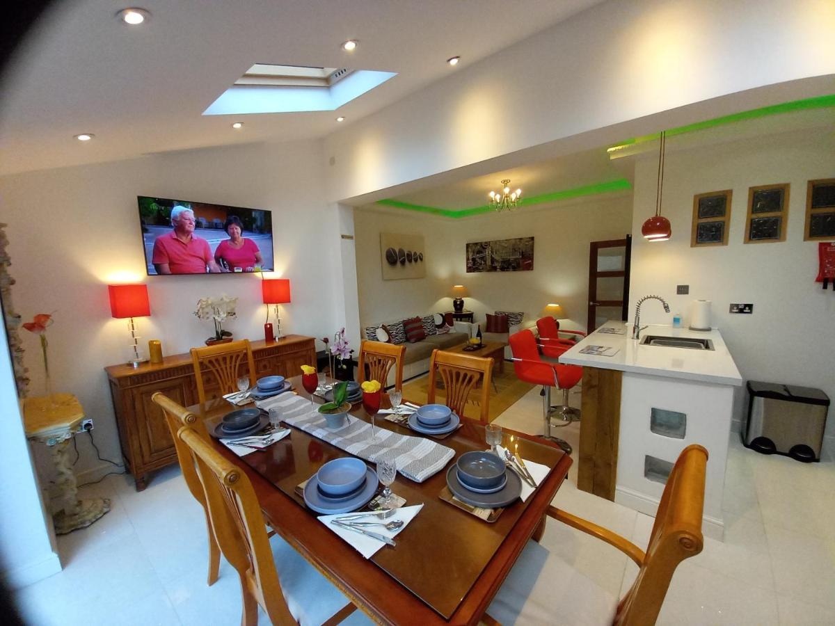Luxury Holiday Home, Near Beach ساوثيند أون سي المظهر الخارجي الصورة