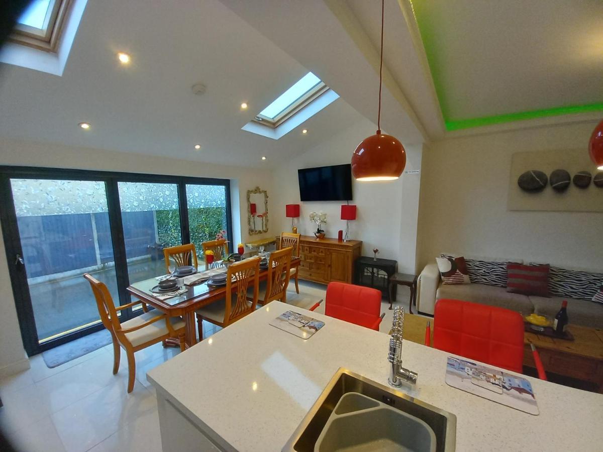 Luxury Holiday Home, Near Beach ساوثيند أون سي المظهر الخارجي الصورة