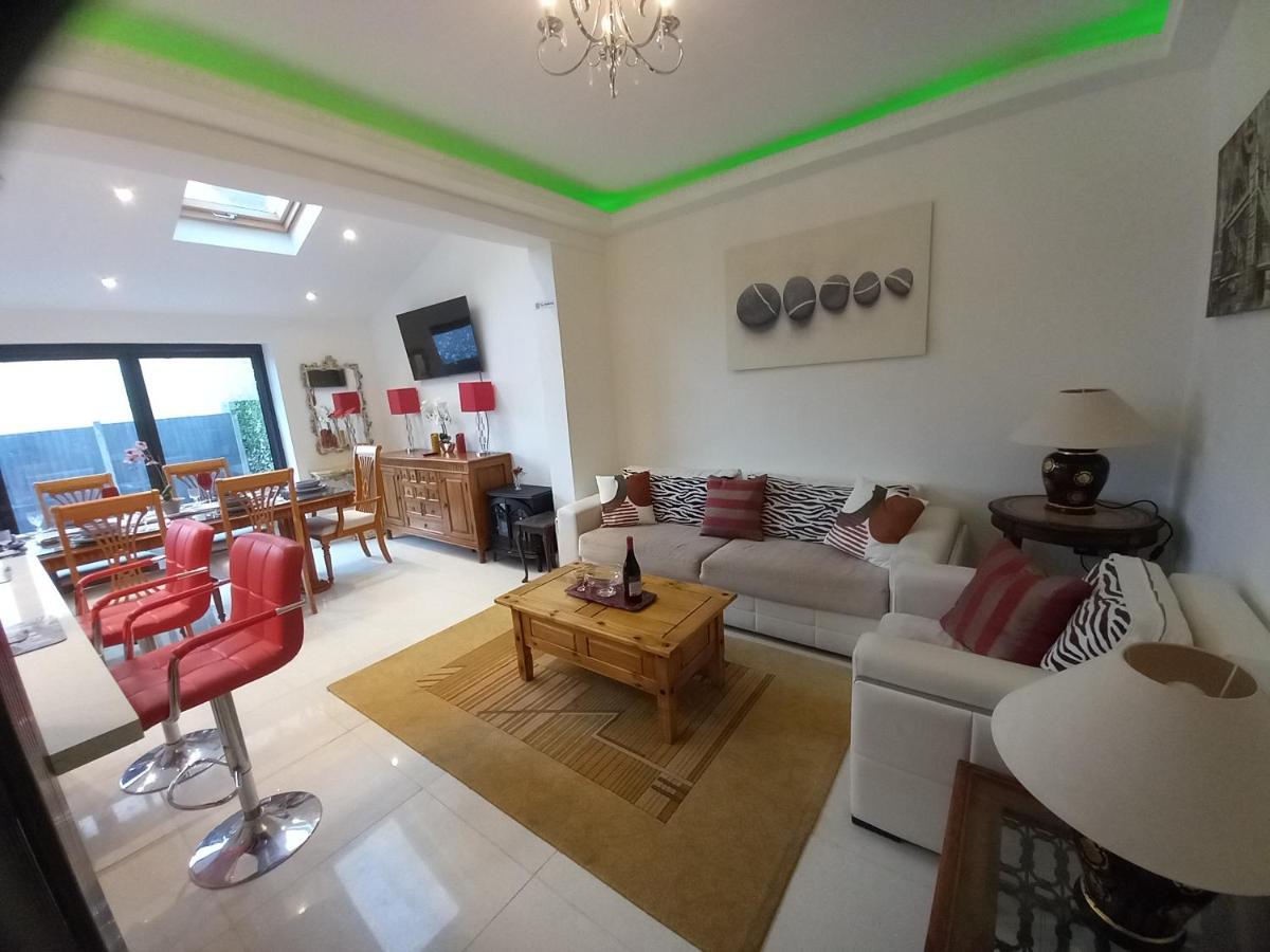 Luxury Holiday Home, Near Beach ساوثيند أون سي المظهر الخارجي الصورة